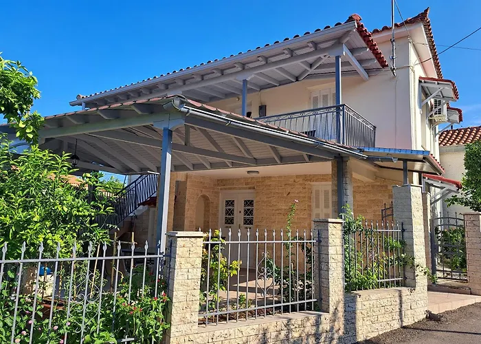Traditional Stone House-Ideal For Families
